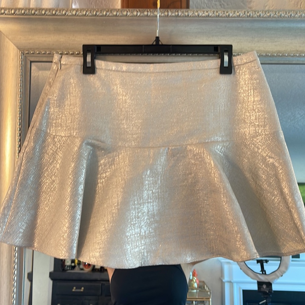 EXPRESS MINI SILVER RUFFLE SKIRT - Picture 3 of 6